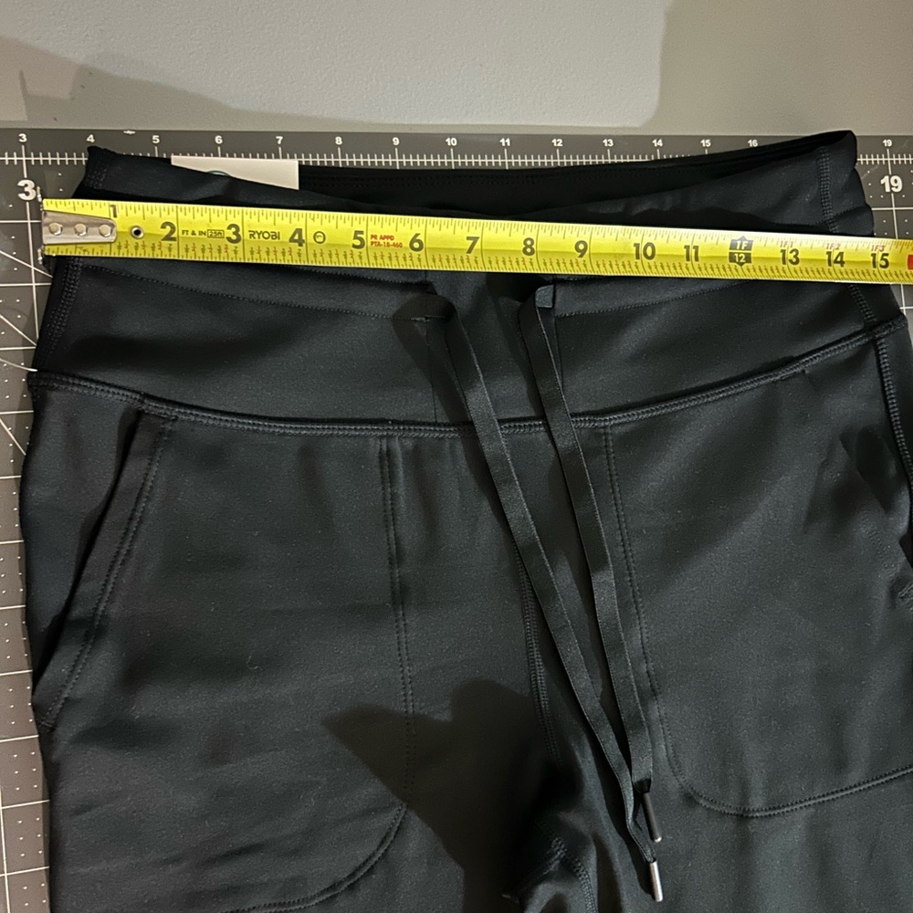 Mondetta Charcoal Drawstring Capris NWT - image 2